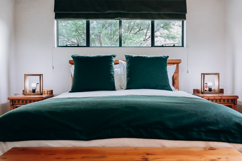 Hoopoe farm cottage queen bed